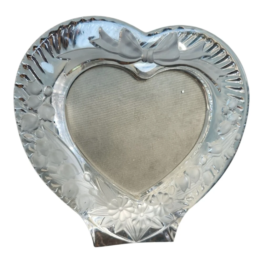 Home Beautiful Japan Heart Shaped Glass Photo Frame – 5x5 Floral Bow Design